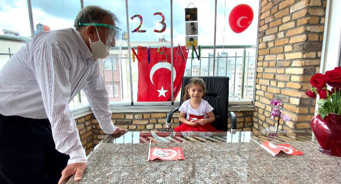 Akay makam koltuğunu, evine götürdüğü çocuğa devretti